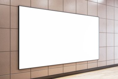 Ahşap zemini olan modern bir odadaki fayanslı duvardaki büyük boş çerçeve posterler, afişler veya reklam modelleri için idealdir. 3B Hazırlama