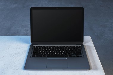 Beton bir masada boş ekranı olan modern bir laptop. Minimalist tasarım, temiz ve boş bir ekran, web sunumları ve markalaşma için ideal. 3B Hazırlama