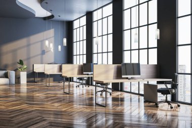 Çalışma istasyonları, ahşap parke döşemeleri ve şehir manzarasına bakan büyük pencereleri olan boş bir ofis. Parlak ve modern çalışma alanı. 3B Hazırlama.