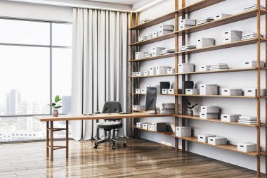 Ahşap masası, ergonomik sandalyesi ve organize rafları olan zarif çalışma alanı. Şehir manzaralı büyük pencereler, beyaz perdeler ve rahat bir ortam. 3B Hazırlama