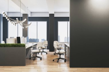 Masaları, sandalyeleri ve şehir manzarasına bakan geniş pencereleri olan, gösterişli tasarımı ve doğal ışığı olan çağdaş ofis alanı. 3B Hazırlama