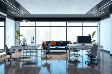 Masaları, sandalyeleri ve şık bir koltuğu olan çağdaş ofis içi. Büyük pencereler panoramik bir şehir manzarası sunarak, parlak ve modern bir çalışma alanı yaratıyor. 3B Hazırlama.