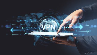 Businessperson, VPN arayüzlü tablet, parlayan oklar, koyu arkaplan üzerinde soyut dijital ışık unsurları, İnternet güvenliği kavramı