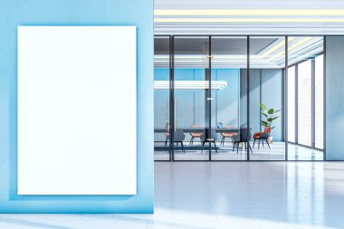 Modern ofis içerisindeki mavi duvarda boş tuval modeli, arka planda cam toplantı odası, sunum ya da görüntü konsepti. 3B Hazırlama