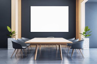 Karanlık duvarında boş beyaz poster çerçevesi olan modern ofis toplantı odası, tahta masa, sandalyeler ve temiz planda saksı bitkileri. 3B Hazırlama