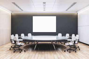 Yuvarlak masa, beyaz sandalyeler ve iş modeli sunumu için karanlık duvarda boş çerçeve olan çağdaş ofis konferans odası. 3B Hazırlama