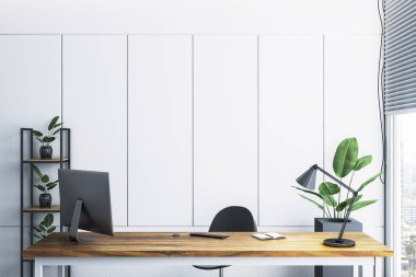 Ahşap masası, bilgisayarı, bitkileri ve lambası temiz modern tarzda, beyaz duvar ve şehir manzaralı şık bir ofis odası. 3B Hazırlama