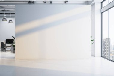 Boş beyaz duvar, içi boş modern ofis mobilyaları ve büyük pencereleri olan, poster ya da logo modeli için mükemmel bir yer. 3B Hazırlama