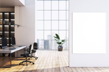 Beyaz duvarında dikey boş tuval olan boş modern ofis odası, ahşap zemin, cam pencereler ve kurumsal çalışma alanında şehir manzarası. 3B Hazırlama
