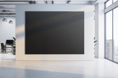 Modern ofis içindeki beyaz duvarda siyah tuval modeli var. Şehir manzarası, minimalist çalışma alanı, temiz zemin ve doğal gün ışığı var. 3B Hazırlama