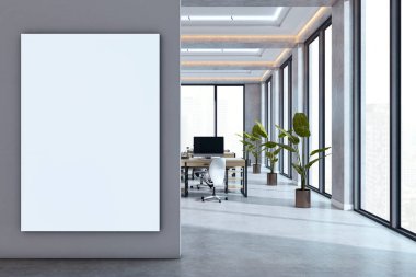 Modern boş ofis içinde gri duvarda dikey boş tuval modeli, parlak ışıklandırma, büyük pencereler, bitkiler ve temiz çalışma alanı. 3B Hazırlama