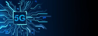 Parlayan devre kartında 5G sembolü, modern teknoloji grafik tarzı, neon mavi dijital arkaplan, hızlı bağlantı ve mobil ağ kavramı. 3B Hazırlama