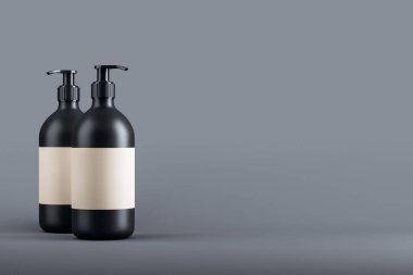 Temiz modern tarzda koyu gri arka planda iki siyah bej etiketli pompa şişesi. Markalaşma, modelleme ya da ürün sunumu kavramı. 3B Hazırlama