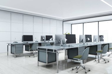 Modern masaları, bilgisayarları ve sandalyeleri olan, geniş pencereli, parlak kurumsal arka planda boş bir ofis. 3B Hazırlama