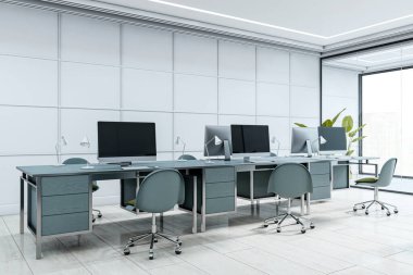 Mesleki bir iş ortamında minimalist masaları, tekerlekli sandalyeleri, büyük ekranları ve doğal ışığı olan çağdaş ofis çalışma alanı. 3B Hazırlama