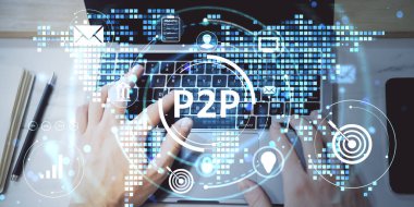 Parlayan P2P finans simgeleri ve veri elemanlarıyla bilgisayarda dijital konsepti gösteren parlak bir teknoloji geçmişi olan birinin elleri