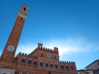 Siena, İtalya - 17 Aralık 2023: Piazza del Campo Siena 'nın tarihi merkezinin ana kamusal alanıdır.