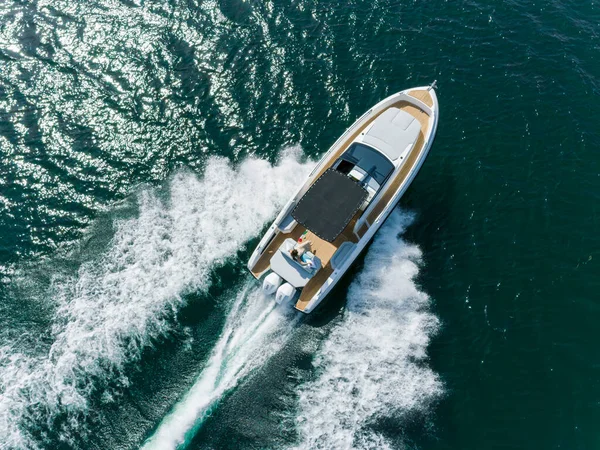 Yacht Motore Navigazione Vista Aerea — Foto Stock