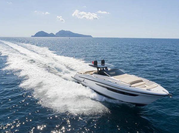 Letecký Pohled Luxusní Jachtu Středozemním Moři Neapolské Pobřeží — Stock fotografie