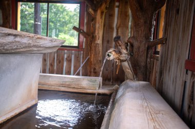 JR Kawayuonsen İstasyonu, Teshikaga, Kushiro Kaymakamlığı, Hokkaido, Japonya 'daki gezginler için ayak masajı onsen