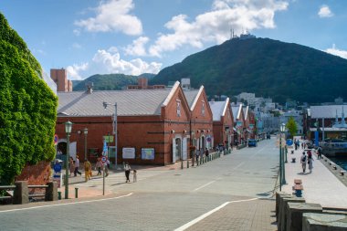 Hakodate, Oshima Bölgesi, Hokkaido, Japonya - 20 Ağustos 2023 - Kanemori Kırmızı Tuğla Deposu, Hakodate 'de ticari ve tarihi bir tesis