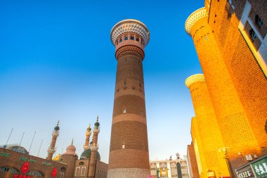 Urumçi, Xinjiang, Çin - 21 Haziran 2024 - Uluslararası Büyük Pazar Sahnesi, İslami kültür, mimari, etnik ticaret ve turizmi birleştirerek dünyanın en büyük pazarı, İslami bir pazar