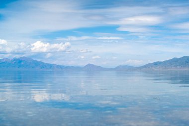 Sailimu Gölü veya Sayram Gölü, Kuzey Tianshan Dağları, Bortala Moğol Özerk Bölgesi, Xinjiang Uygur Özerk Bölgesi, Çin 'de bulunan endorheic tatlı su gölü.