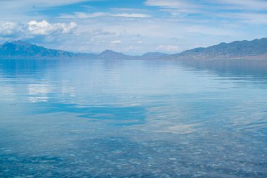 Sailimu Gölü veya Sayram Gölü, Kuzey Tianshan Dağları, Bortala Moğol Özerk Bölgesi, Xinjiang Uygur Özerk Bölgesi, Çin 'de bulunan endorheic tatlı su gölü.