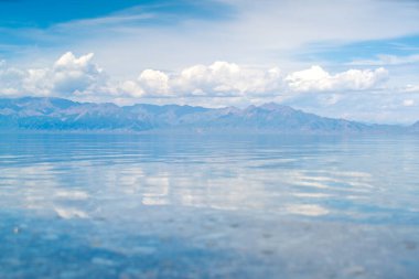 Sailimu Gölü veya Sayram Gölü, Kuzey Tianshan Dağları, Bortala Moğol Özerk Bölgesi, Xinjiang Uygur Özerk Bölgesi, Çin 'de bulunan endorheic tatlı su gölü.