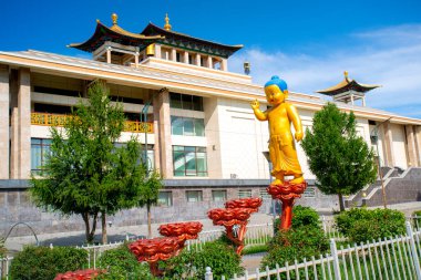 Gandantegchinlen Manastırı, Ulaanbaatar 'da bir Budist manastırı olan Gandan Manastırı olarak da bilinir ve Moğolistan' da Budizm 'in merkezidir.