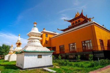 Gandantegchinlen Manastırı, Ulaanbaatar 'da bir Budist manastırı olan Gandan Manastırı olarak da bilinir ve Moğolistan' da Budizm 'in merkezidir.