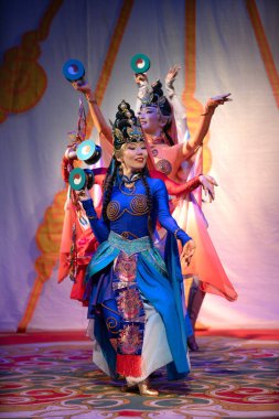 Ulaanbaatar, Moğolistan - 5 Ağustos 2024 - Moğolistan 'da turizmin ilgi odağı olan geleneksel Ulaanbaatar Müzik ve Dans Sahnesi