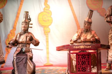 Ulaanbaatar, Moğolistan - 5 Ağustos 2024 - Moğolistan 'da turizmin ilgi odağı olan geleneksel Ulaanbaatar Müzik ve Dans Sahnesi