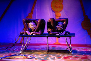 Ulaanbaatar, Moğolistan - 5 Ağustos 2024 - Moğolistan 'da turizmin ilgi odağı olan geleneksel Ulaanbaatar Müzik ve Dans Sahnesi