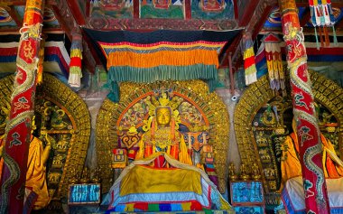 Karakurum - 7 Ağustos 2024 - Erdene Zuu Manastırı, Moğolistan 'da hayatta kalan ilk Budist manastırı, Orkhon Vadisi Kültür Manastırı' nın bir parçası olan Tibet Budizmi 'nin Gelug mezhebine bağlı