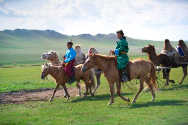 Ulaanbaatar, Moğolistan - 10 Ağustos 2024 - Otantik Moğol Göçebe Şovu, gerçek Moğol göçebelerinin geleneksel yaşam tarzının gösterimi, Moğolistan 'da turistler için çekici bir yer.