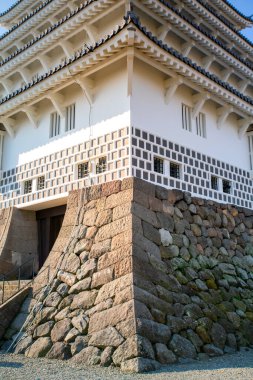 Shimabara Kalesi, Moritake Kalesi ve Takaki Kalesi olarak da bilinir, Ariake Körfezi ile Unzen Dağı, Shimabara, Nagasaki, Japonya arasında yer alan beş katlı Japon beyaz kalesi.