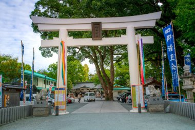 Kumamoto, Kyushu, Japonya - 20 Kasım 2024 - Kumamoto Kalesi 'nde bir mabet olan Kato Manastırı, sizin ya da güçlü toprak ağası Kato Kiyomasa' nın kutsal kılındığı yer.