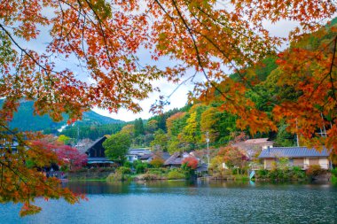 Kinrin-ko Gölü, Dakenshitanike olarak da bilinir, ya da Yufuin, Oita, Kyushu, Japonya 'daki Yufu-dake Dağı' nın eteklerindeki göl.