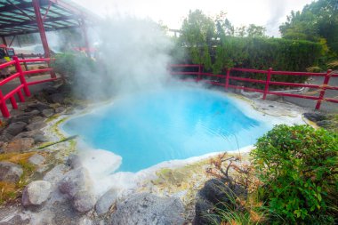 Beppu 'nun cehennemi, ya da Beppu no jigoku, Beppu şehrinin manzaralı güzelliklerinin yeri, tüm bu yedi cehennemin adı Beppu Jigoku Meguri, Beppu, Oita, Kyushu, Japonya