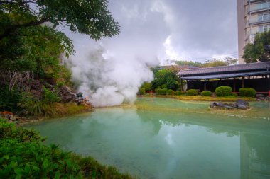Beppu 'nun cehennemi, ya da Beppu no jigoku, Beppu şehrinin manzaralı güzelliklerinin yeri, tüm bu yedi cehennemin adı Beppu Jigoku Meguri, Beppu, Oita, Kyushu, Japonya