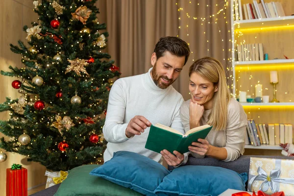 Family Couple Man Woman Together Home Celebrating Christmas New Year — Stock Photo, Image