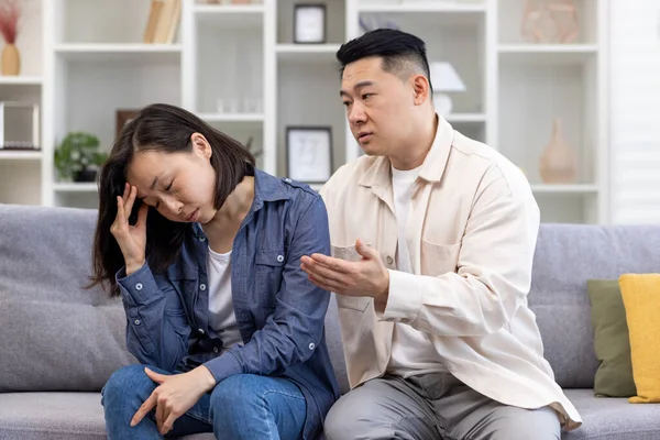 Familienkonflikte Psychische Gewalt Missbrauch Junge Asiaten Streiten Sich Während Sie — Stockfoto