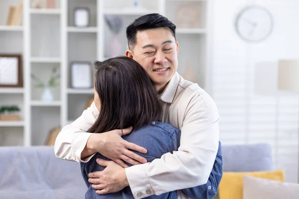 Happy Asian Couple Man Woman Together Home Smiling Hugging Family — Stock Photo, Image