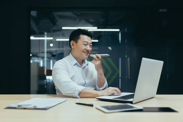 Asiatisk Ung Man Affärsman Som Arbetar Ämbetet Med Laptop Och — Stockfoto