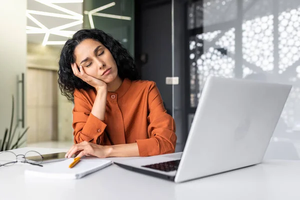 Beautiful Tired Hispanic Woman Sleeping Desk Close Business Woman Closed — Photo