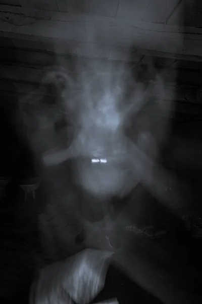 有木制天花板的阁楼上的鬼魂 — 图库照片