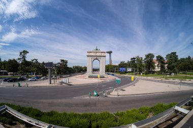 Gün boyunca Madrid zafer kemeri