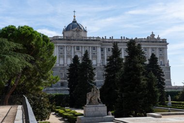 Madrid kraliyet sarayı dışarıdan