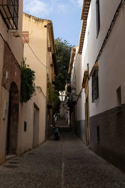 İç İspanyol sokaklarının geçişi